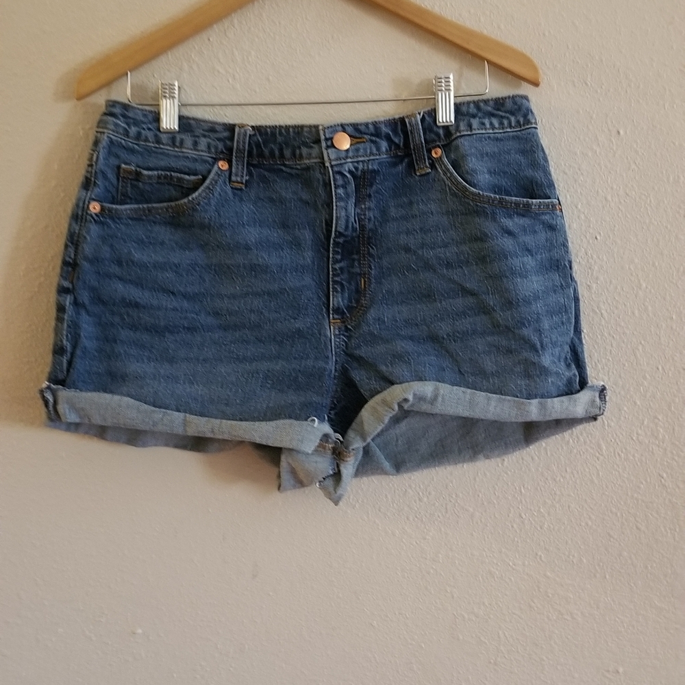 Universal Thread Blue Denim jean shorts Size 14